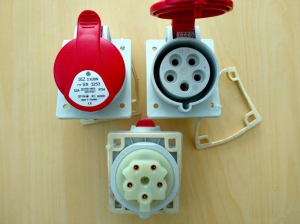 IEN3253 SEZ 32A 5 pólus 400V beépíthető dugalj IP54